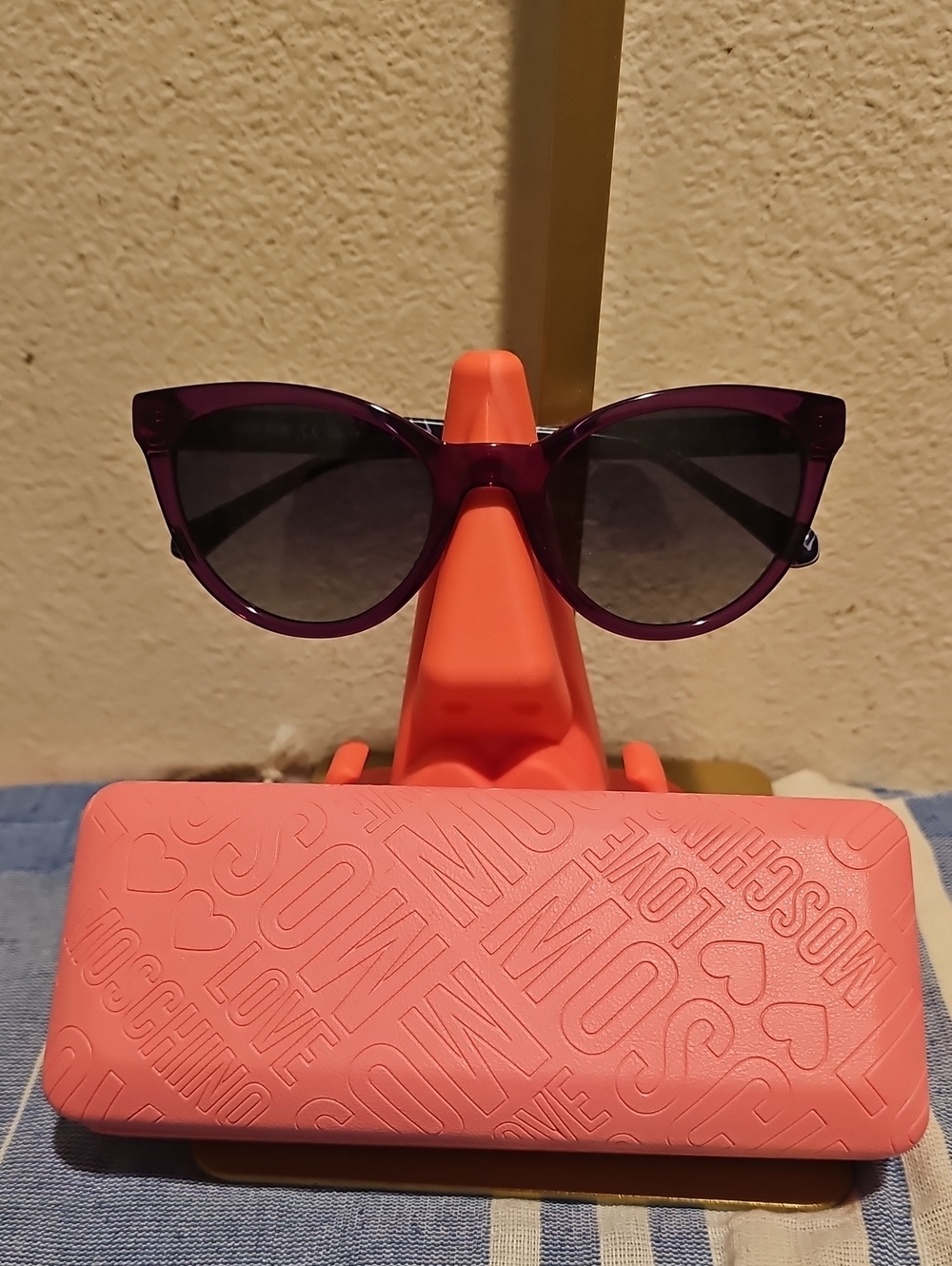 Love Moschino sunnies